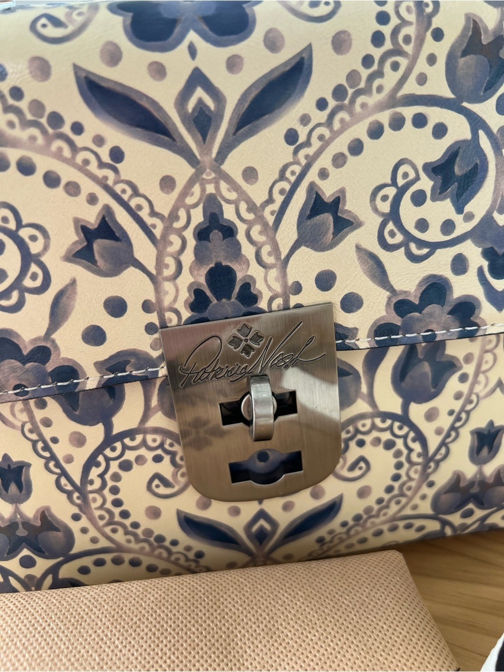 Patricia Nash Chauny Italian Folklore White Navy Leather Satchel NWT Crossbody - Picture 2 of 5